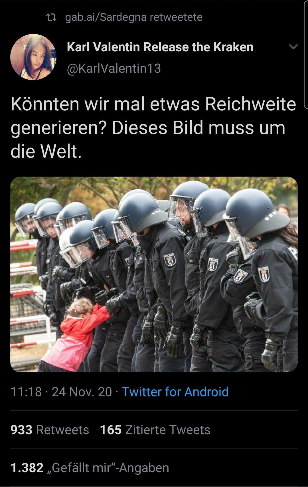 Polizeischüler und Mädchen