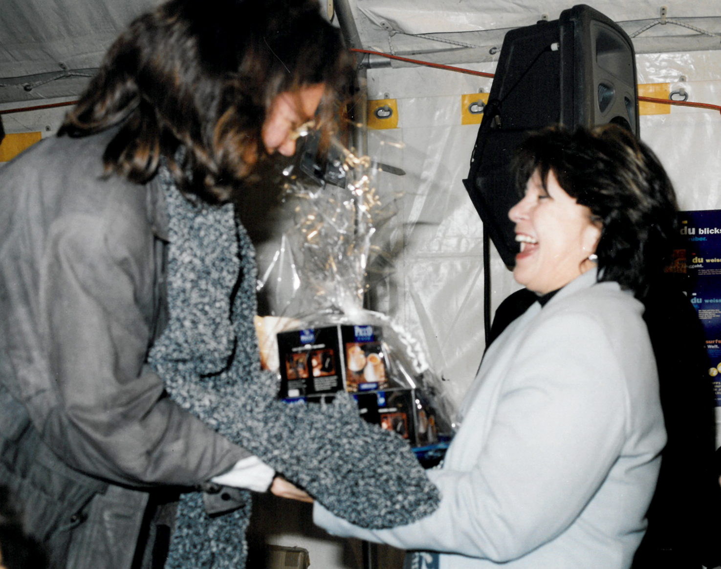 Bild33_geschenke_zur_Eroeffn_Monika-P._Margit-N