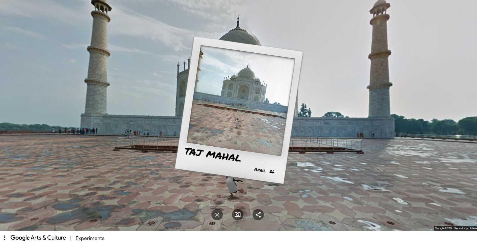 Hopper-at-Taj-Mahal