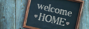 Schild mit der Aufschrift Welcome Home.