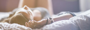 Leben A-Z_Wohnen_Auf dem Bett liegen