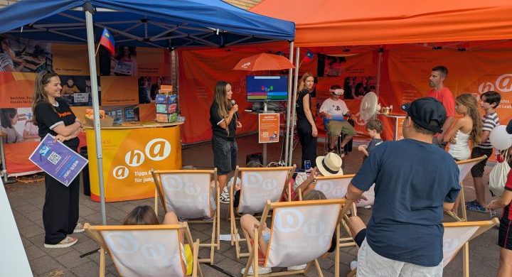 Volles Haus, gute Stimmung: Trotz Hitze gut besucht – der aha-Stand bot von Mittag bis Abend interaktive Erlebnisse für junge Leute.